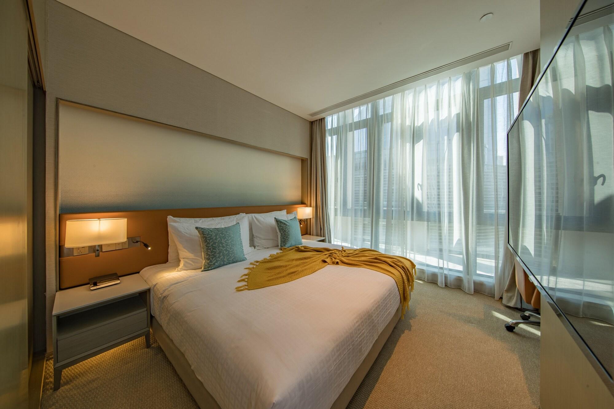Sincere Hongqiao Aparthotel 4*